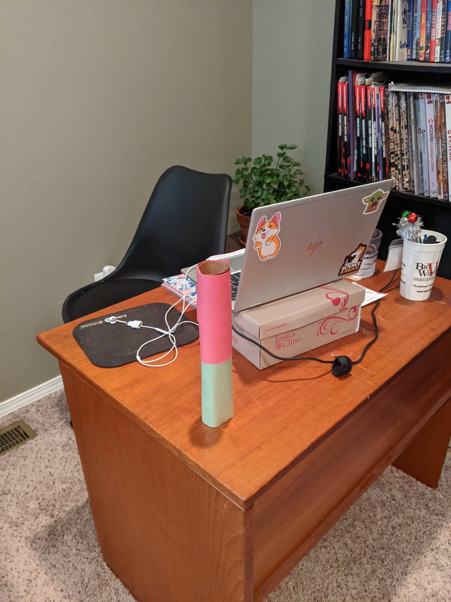 MrsLindleyCMS's tweet image. My #workfromhome #teachinghack today was a solution for telling my Husband when I'm on a conference call. Green side up=no conference. Red side up=on a conference.
