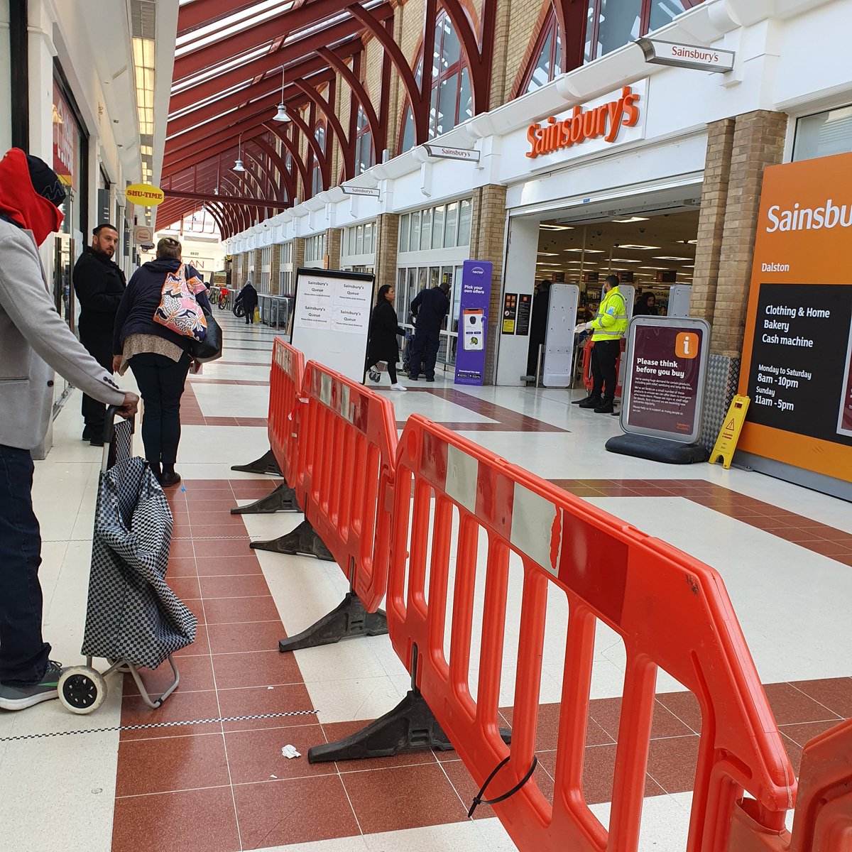Impressed with Dalston <a href="/sainsburys/">Sainsbury's</a> earlier today. Staff doing a great job keeping shelves stocked and helping shoppers maintain there distance. Thank you #CoronaLockdown #SocialDistancing #Dalston
