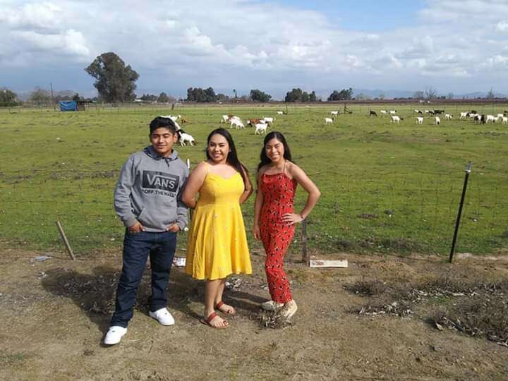 OhsChange's tweet photo. Family Friday: Jazmine Garcia having fun with her family! https://t.co/MLEYl1IOnK