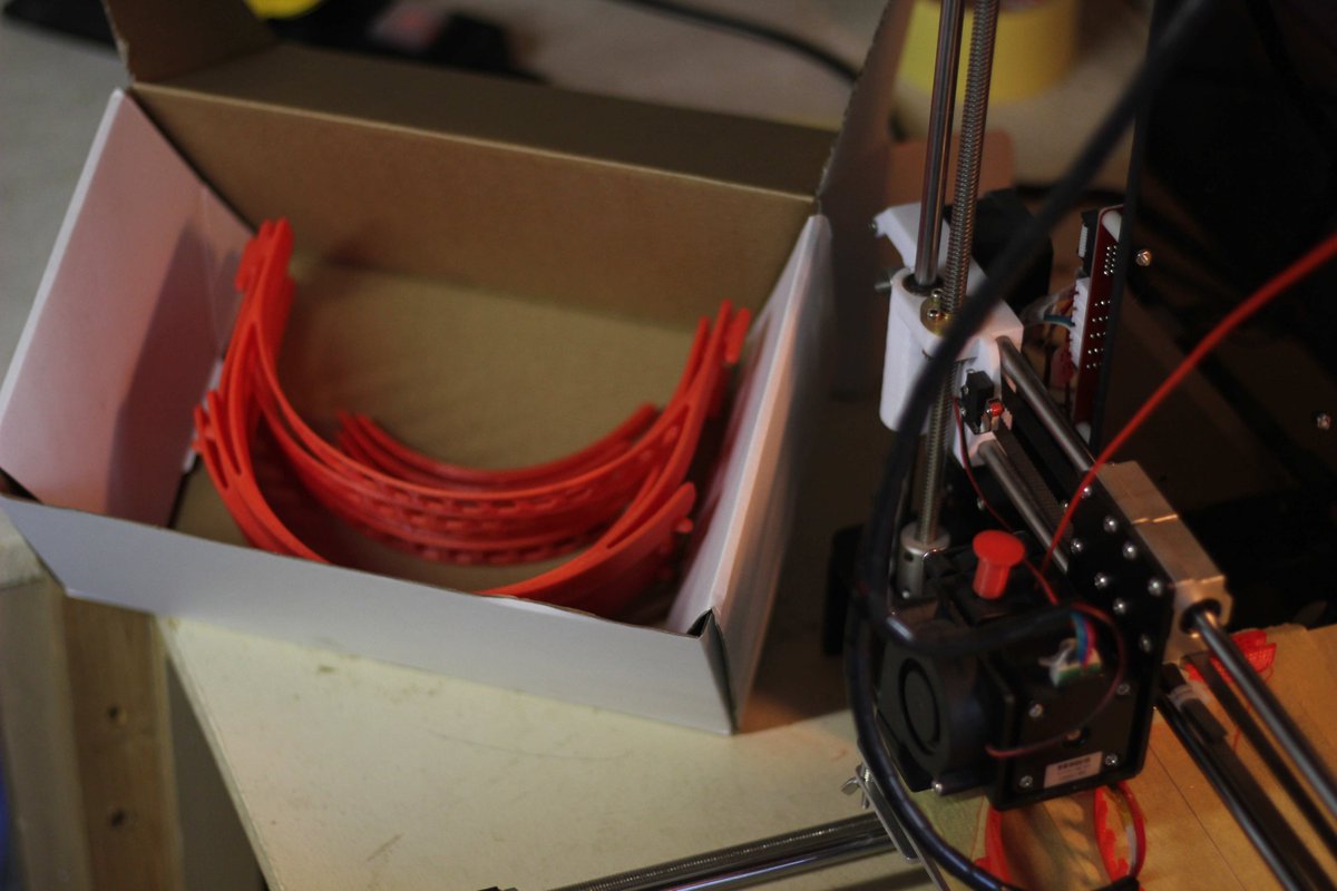 😷Première livraison de visières de protection, Brest se mobilise pour les soignants avec l'<a href="/ENSTABretagne/">ENSTA Bretagne</a>. #Brest #3Dprinting