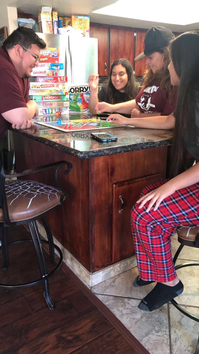 OhsChange's tweet photo. Family Friday: Kayla and Aimee Quevedo making their mom sorry for playing SORRY!!! https://t.co/bGwpDeMDYA