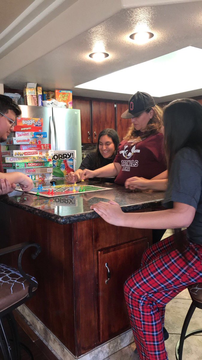 OhsChange's tweet photo. Family Friday: Kayla and Aimee Quevedo making their mom sorry for playing SORRY!!! https://t.co/bGwpDeMDYA