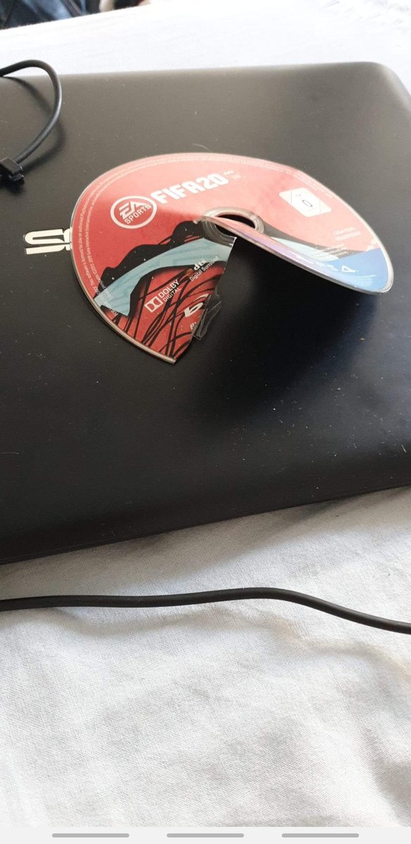 ADRII22400's tweet photo. @EA_FIFA_France @FIFAcom 
Votre jeu est tellement cassé que j'ai voulu l'illustrer.
Essayez de bosser un peu mieux avec tout le pognon que vous avez, il y a plein de truc à revoir. Vous regardez le foot de temps en temps ?? https://t.co/gG79sZermp