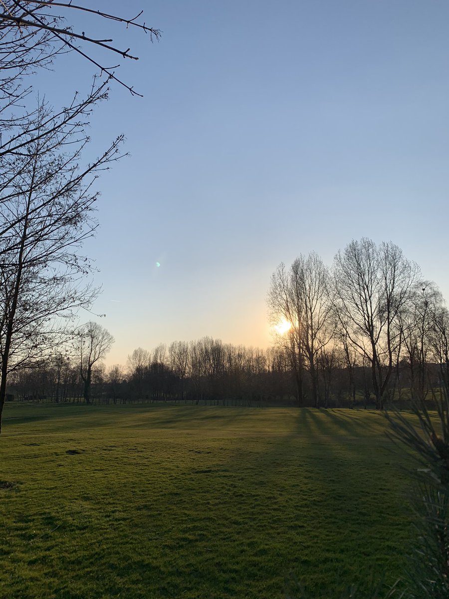 JonesNick_UK's tweet photo. Out on my #dailywander around Pilkington Park just before sunset 🌅 https://t.co/9bsxl6u3h4