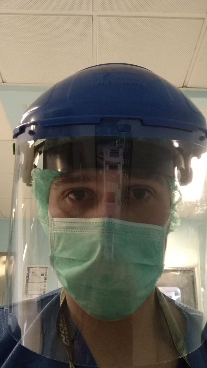 No olvidemos que siguen habiendo urgencias urológicas además del #COVID19 . #YoMeQuedoEnCasa excepto si tengo una torsión de testículo...