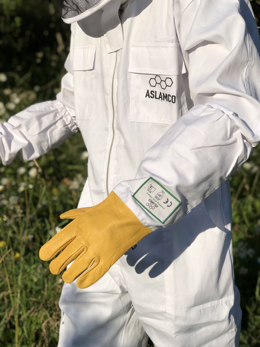 aslamcoltd's tweet photo. Given the #PPEshortage would #beekeeping suits serve as viable #PPE for frontline staff dealing with #covid19 emergency in NW Ireland / NI? We design specialist PPE inc these protective suits + gloves -some of which could be repurposed at short notice @paddycosgrave @ClodaghLRice https://t.co/QAZVyS6f1O