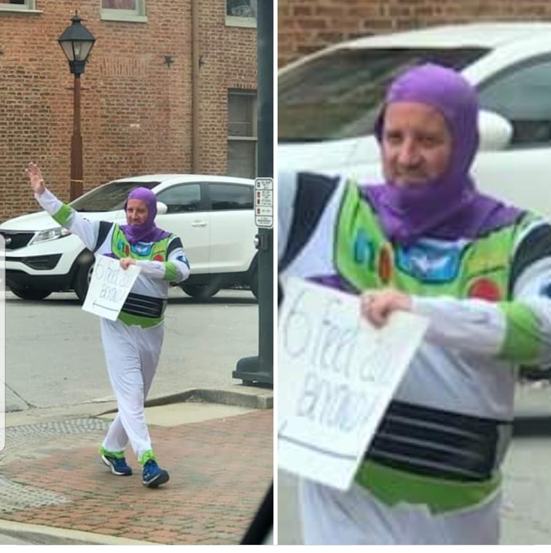 CariHale's tweet photo. Hey @GovAndyBeshear , Buzz is doing his part to help out! #6FeetAndBeyond #TeamKentucky #TogetherKentucky #Bardstown https://t.co/6oXaqyoq8a