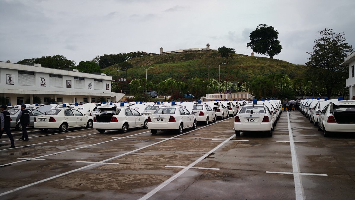 MaydaMauriBCF's tweet photo. La Policía Nacional Revolucionaria cuida la salud del pueblo y la tranquilidad ciudadana. Juntos libraremos la batalla de la #COVID19. #SomosCuba #CubaEsSalud #CubaSalva @DiazCanelB @DrRobertoMOjeda @japortalmiranda @EdMartBCF @BronoIsmary @BioCubaFarma https://t.co/aAdGM6yWLq