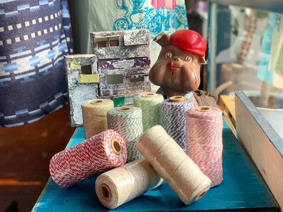TELEFORGE's tweet photo. カラフルなより糸を1巻¥200(税込)で新発売🧶
ギフトやプレゼント用梱包に使いやすいカラフルなより糸入荷しました😊より糸は丈夫なので、アート作品やザクザク編むバッグなど多種多様‼️😃
在庫限りの販売なのでなくなり次第販売終了となります🙇♀️‼️
#TELEFORGE
#北谷
#カラフルより糸
#ギフト用梱包資材 https://t.co/7t6ZjjVyb7