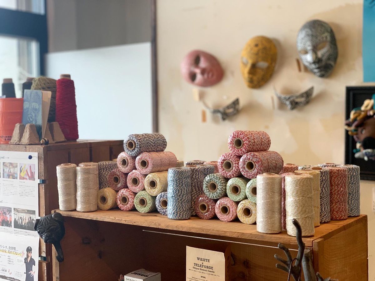 TELEFORGE's tweet photo. カラフルなより糸を1巻¥200(税込)で新発売🧶
ギフトやプレゼント用梱包に使いやすいカラフルなより糸入荷しました😊より糸は丈夫なので、アート作品やザクザク編むバッグなど多種多様‼️😃
在庫限りの販売なのでなくなり次第販売終了となります🙇♀️‼️
#TELEFORGE
#北谷
#カラフルより糸
#ギフト用梱包資材 https://t.co/7t6ZjjVyb7