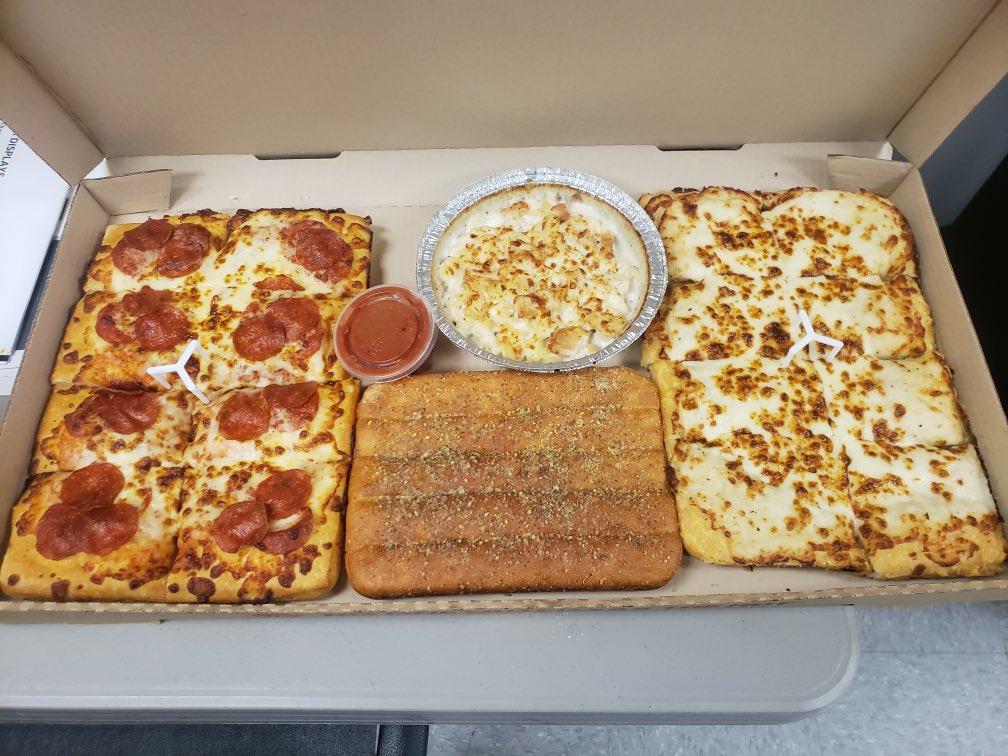 HUUUGE thanks to our Asurion team for rewarding these hard working employees with PIZZA 🍕 on a Friday! 
So proud of my team! 6 LOCATIONS killing the game in ProAdv! 🍕😍🍕😍🍕#southeastky #asurion #primecomms