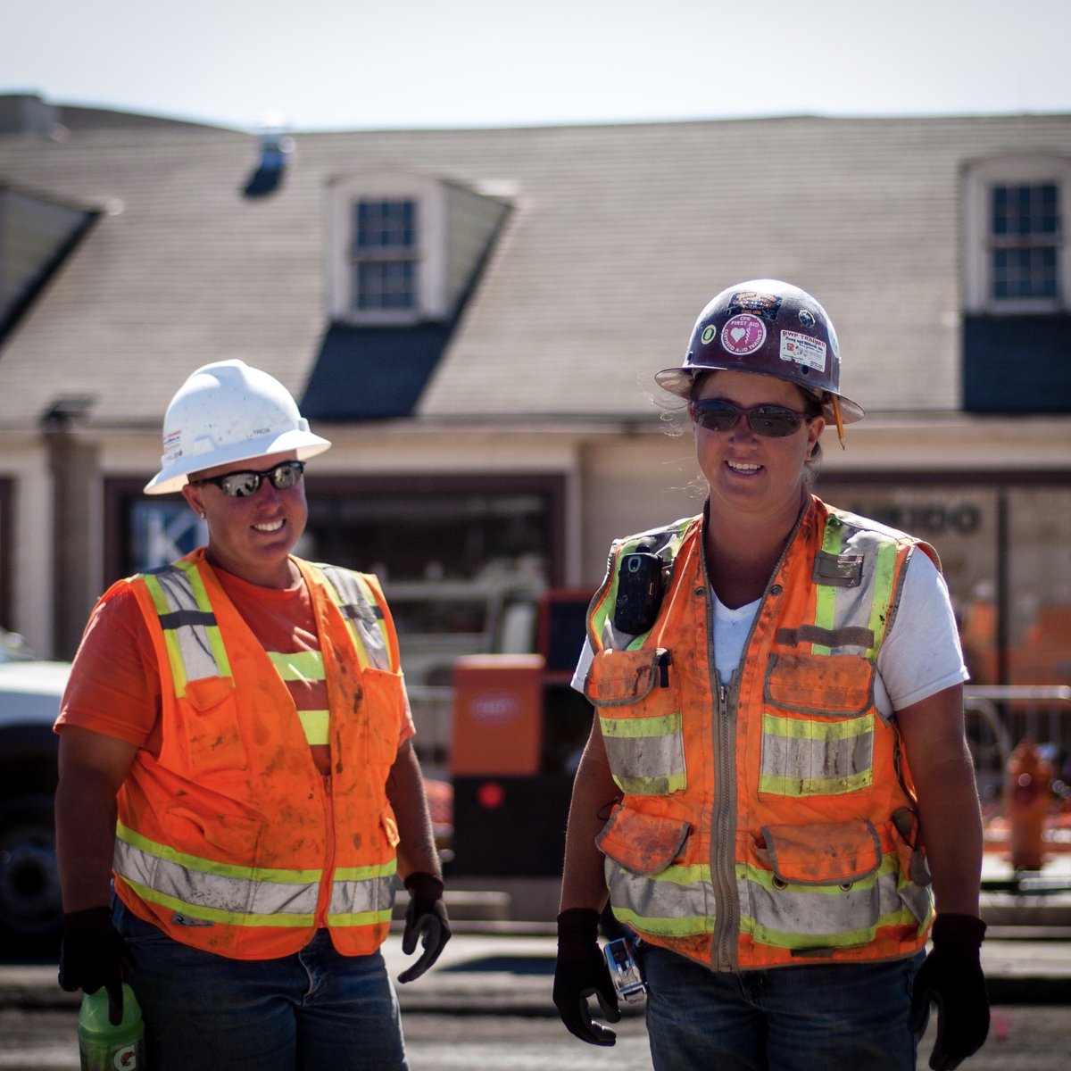 StacyWitbeck's tweet photo. When the going gets tough, we get together and get going! Here at Stacy and Witbeck, we count on each other every day to build exceptional projects across the country. #StacyAndWitbeck #WeBuildCoolStuff #SWIBuilt #WeLoveOurEmployees https://t.co/IDSJoitbOZ