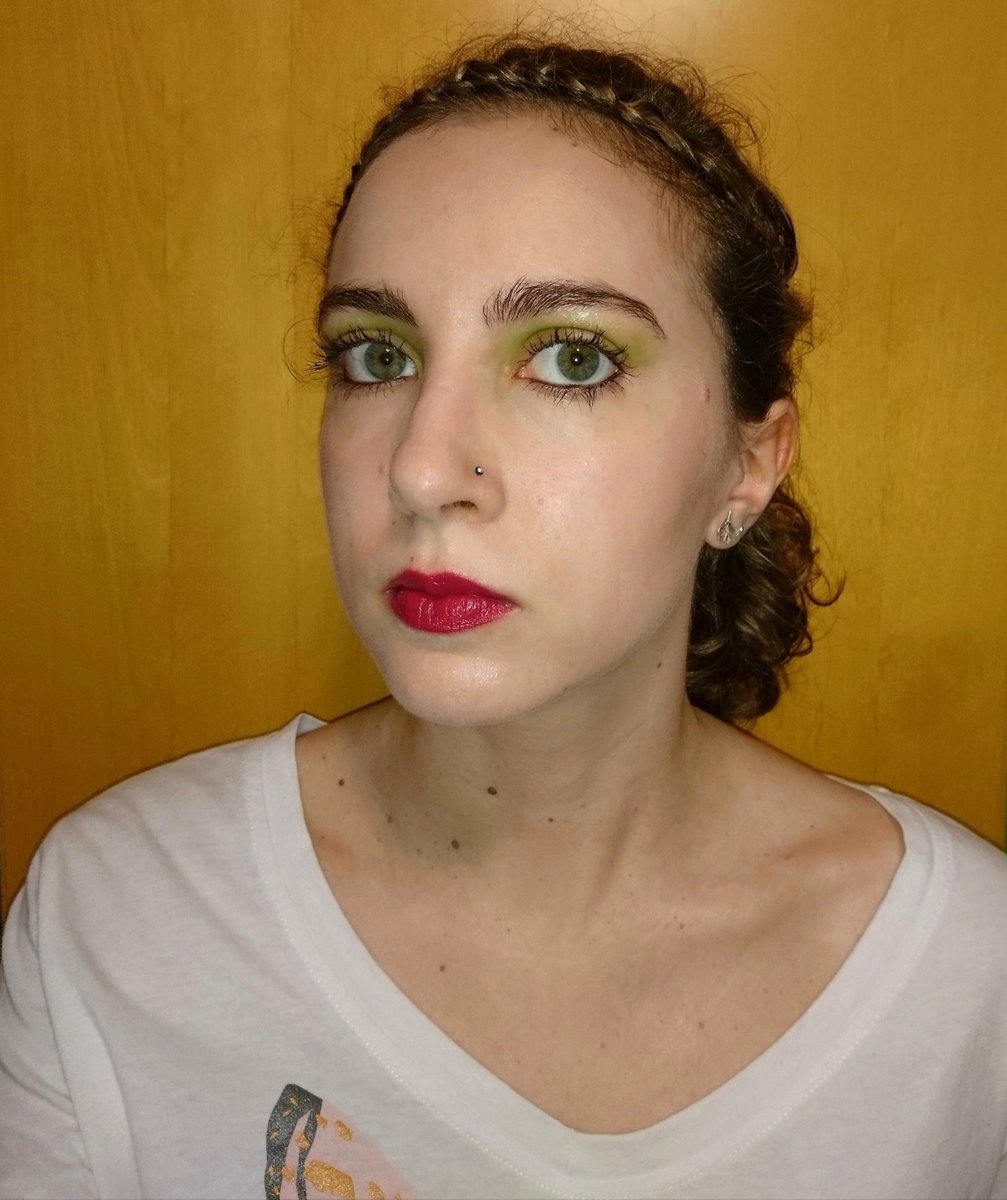 Diana_Diix's tweet photo. Maquillaje y peinado que practiqué en casa 🏡 #makeup #maquillaje #maquillajeencasa #peinado #peinadoencasa #trenza #youaretheprincess #essence #wetnwild #misscop https://t.co/gYr1hhGxXB