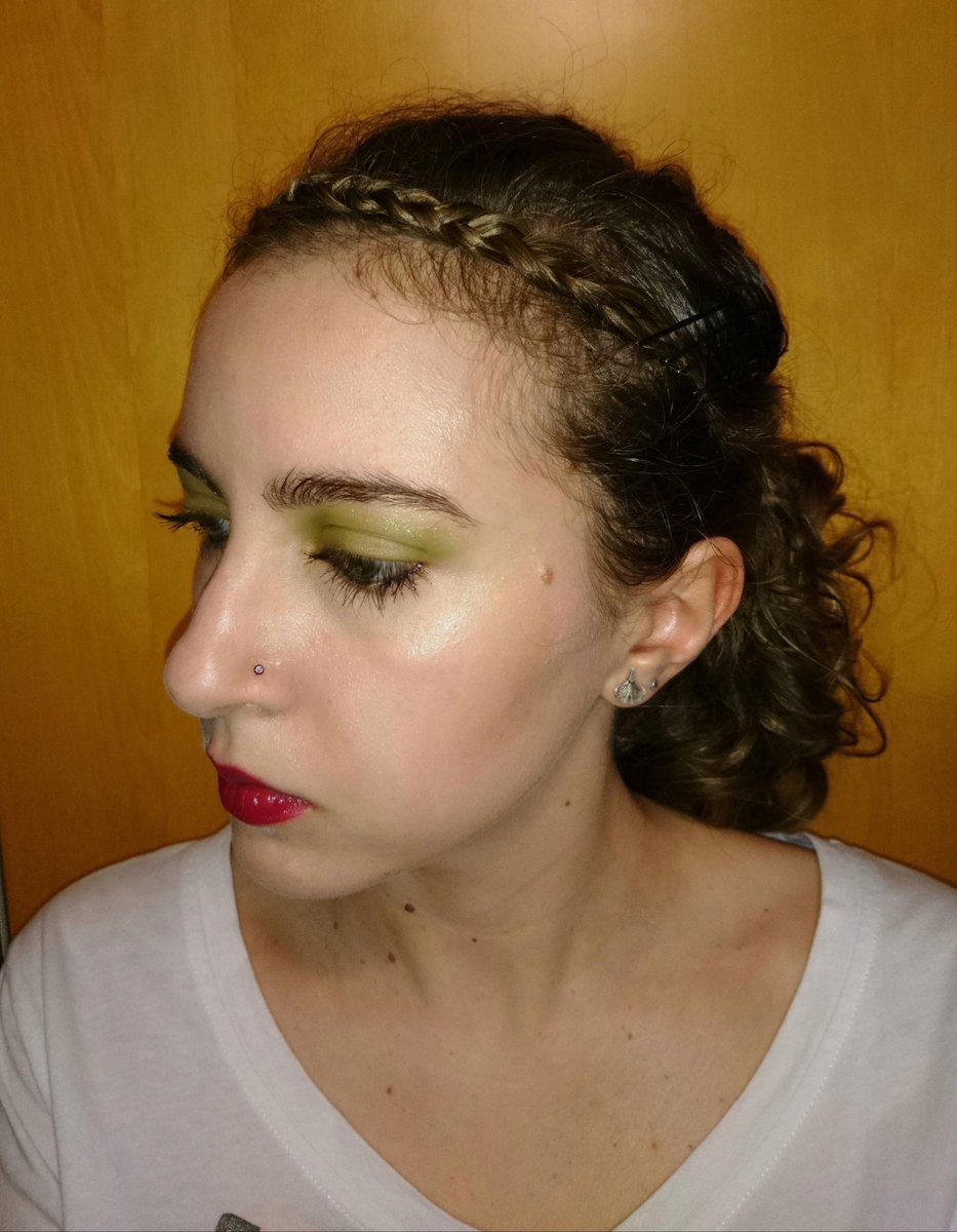 Diana_Diix's tweet photo. Maquillaje y peinado que practiqué en casa 🏡 #makeup #maquillaje #maquillajeencasa #peinado #peinadoencasa #trenza #youaretheprincess #essence #wetnwild #misscop https://t.co/gYr1hhGxXB