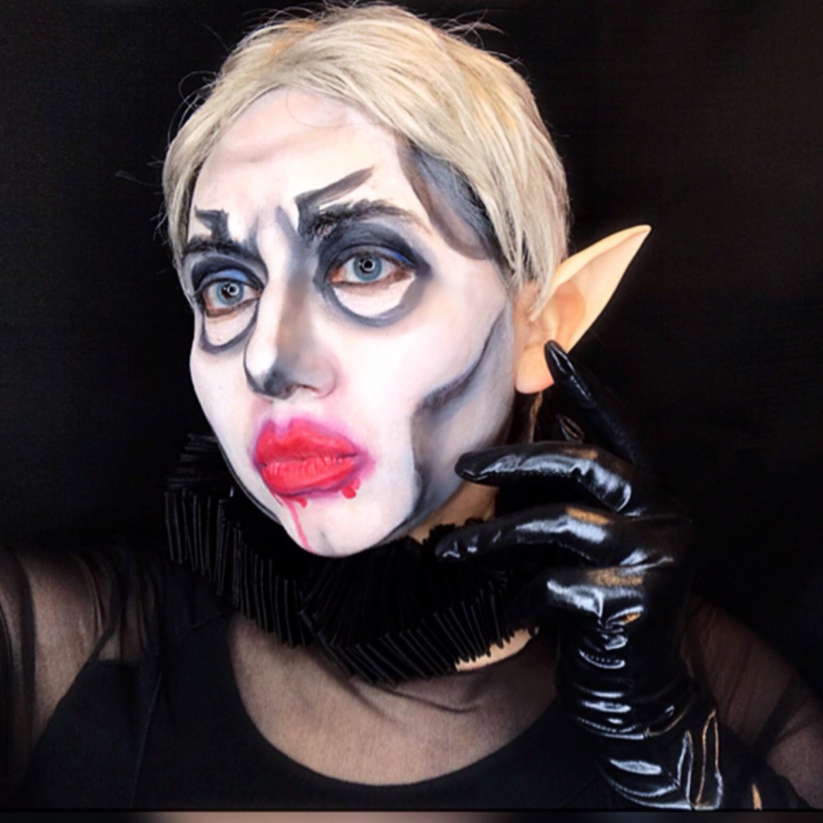 jodiwarfx's tweet photo. Quick makeup I did inspired by the awesome @spleen_is_dead go check them out. #makeup #clown #mua #fashion #style #black #sheer #art #wig #cosplay #collar #fetish #spleenisdead https://t.co/kK7wxGQrGc