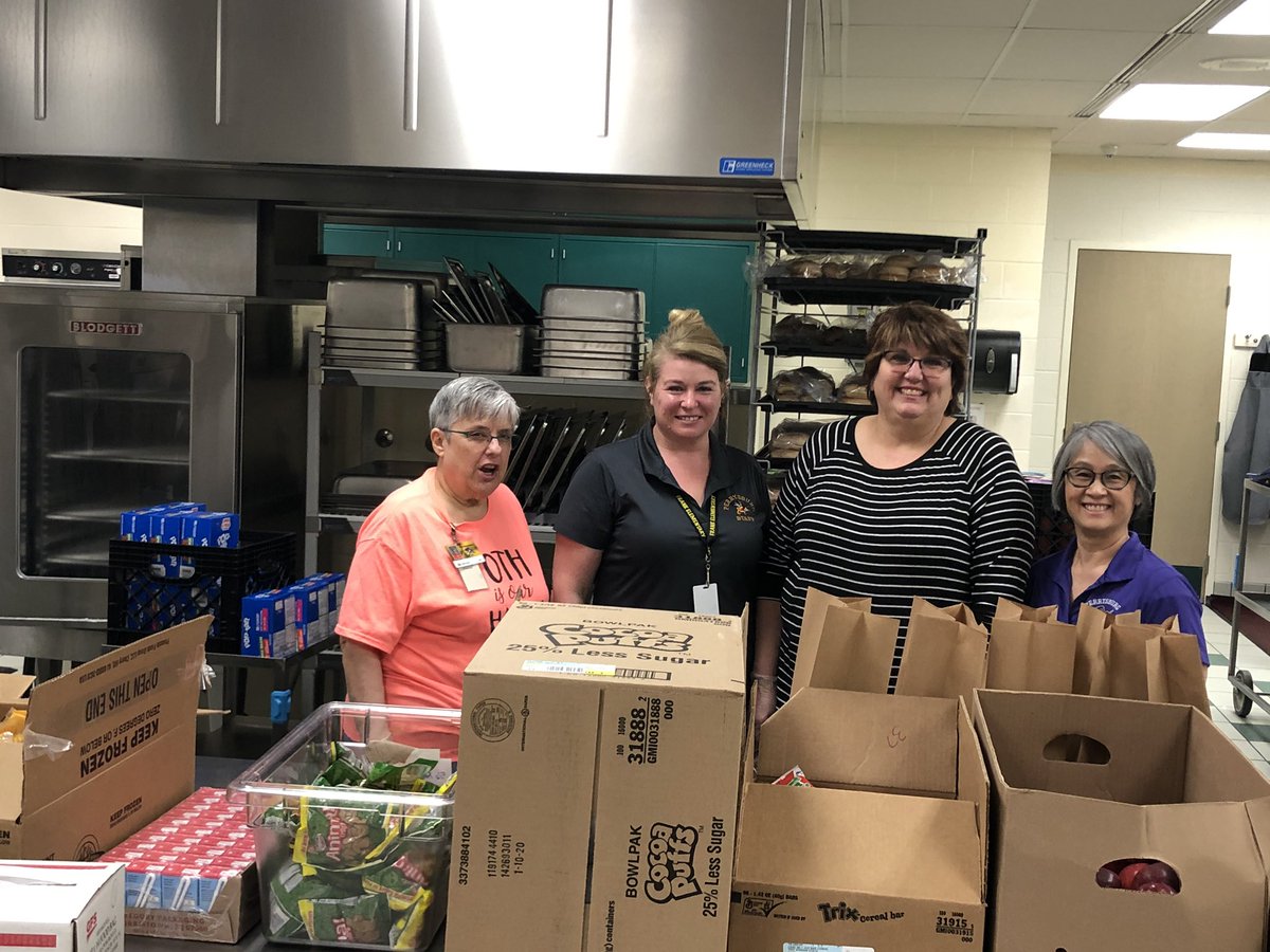 TothTigers's tweet photo. So proud of the Perrysburg Nutrition Team! Today we packaged 300 bags, filled with a week’s worth of breakfast items!  

Getting ready for the Breakfast/Lunch Bag pick up which will take place on Monday, March 30th from 11:30-1:30! https://t.co/ihTo6Ccy5B