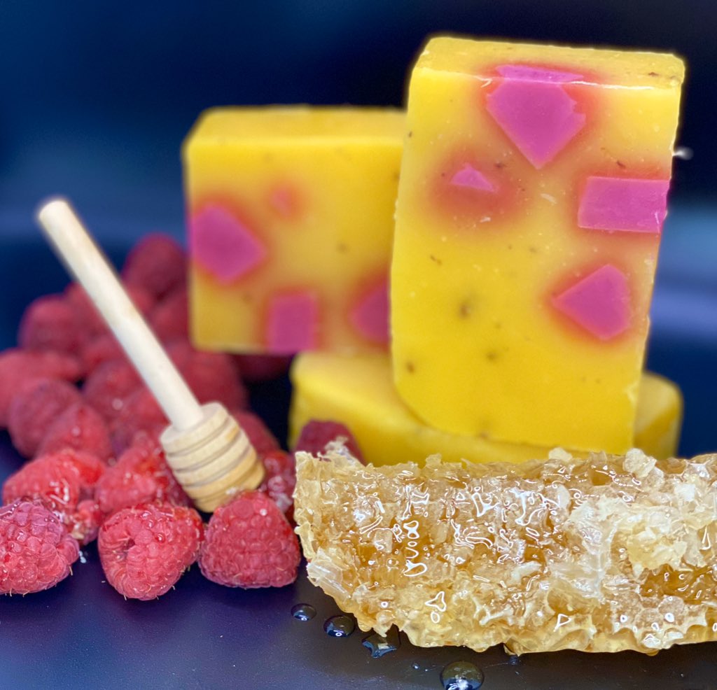 xscapesweet's tweet photo. 🐝BerryComb🍯
Honey Raspberry‼️ Benefits:

Benefits:
Honey- Anti-Bacterial, Anti-Fungal, Wrinkles, Fine lines, Age Spots, Acne, Softens Skin, Promotes Skins Natural Glow
 #SweetXscape #Soap #Whippedsheabutter #sheabutter #Organic #clearskin #raspberry #vegan #moisturizer #Melanin https://t.co/v3t9JkpTIs