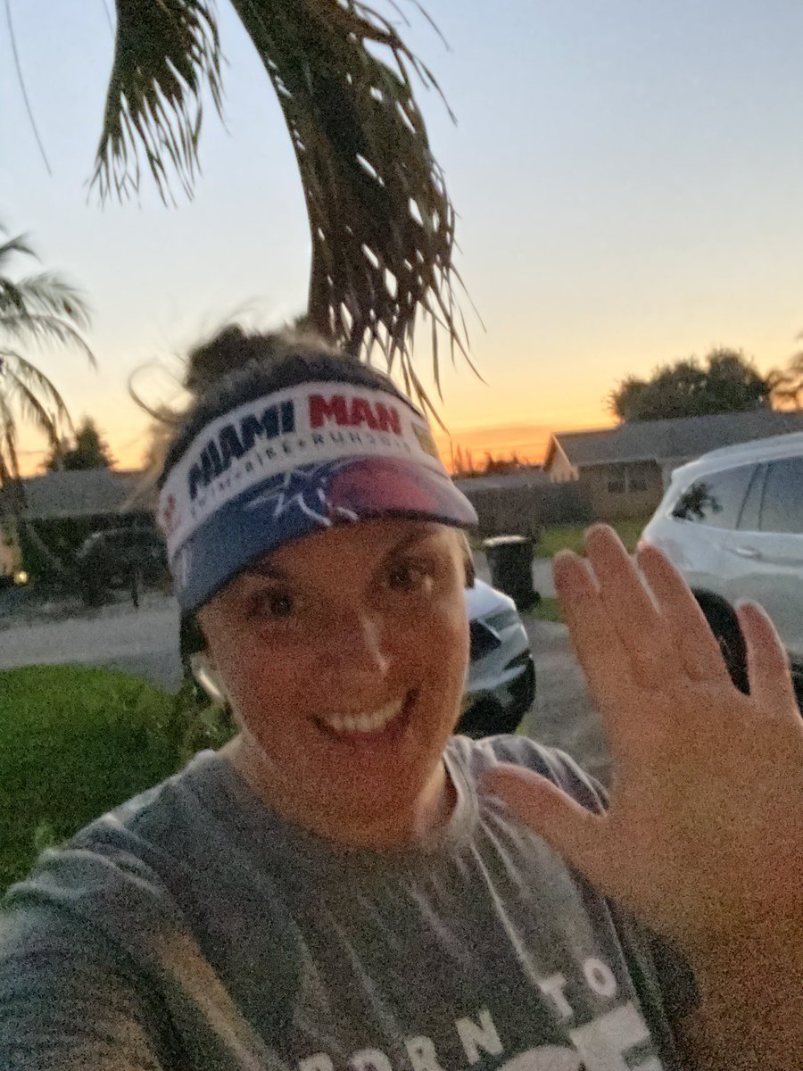 Day 1 of the #PBCMarathonChallenge and #SELHighFiveChallenge all in one pic. 🏃‍♀️ #PBCPERocks ✋ #SEL #SunSetRun