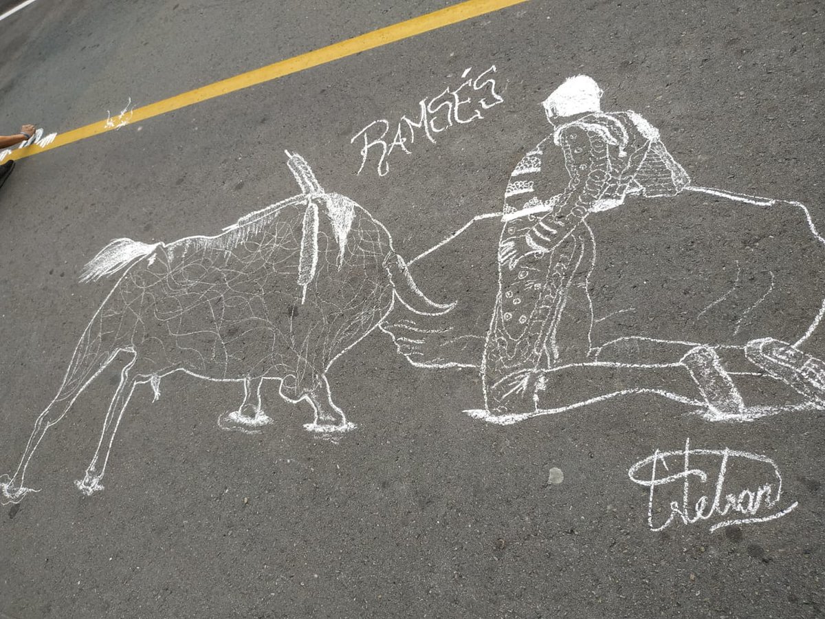 Esteban97412067's tweet photo. @R__Ramses 
Mi dibujo en plena carretera, un bonito recuerdo del 2018 en Sogamoso, saludos matador! https://t.co/8oSqtq55uW