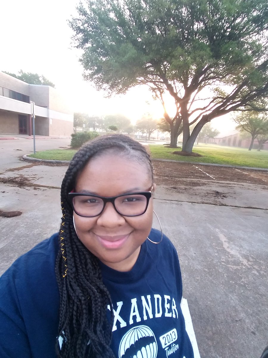 MaestraStoot's tweet photo. Anyone who truly knows me, should know that I take on challenges like Wonder Woman. "Never underestimate the heart of a champion." To be continued... #justbethere #Root4Stoot #FridayMotivation #teachersareheroes https://t.co/FaBSzIYpX4