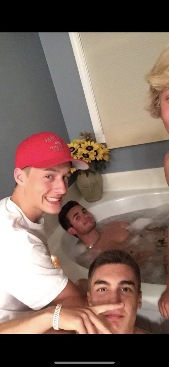 B_wegs12's tweet photo. Happy birthday to a day 1 @evan711100 hope it’s a good one homie ❤️✊🏻 https://t.co/K9oNMa9Iqb