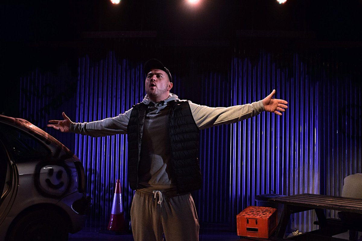 53two's tweet photo. As it's #WorldTheatreDay, we're remembering our first shows in the arches produced by our @MAPlatform. The first full-length show was the ace #WhenBothSidesSurrender - a Mancunian mash-up in verse, on the 2011 #Manchester riots (Age 12+) WATCH IT: ➡️https://t.co/ZBkf0tr9yL 💜💙 https://t.co/KhPo8SFsJi