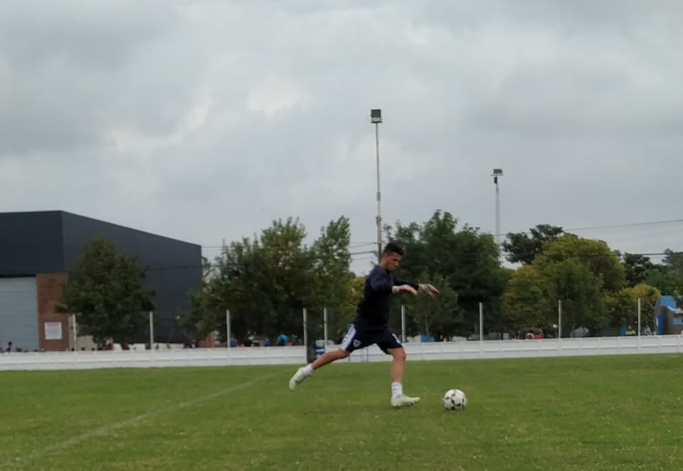 SoloLEFoficial's tweet photo. El arco del Santa Clara F.B.C. durante mucho tiempo fue uno de los puestos que no se discutía, estaba Lautaro Tell quién defendió los colores de la V durante muchas temporadas. #ligaesperancina #SantaClaraFBC #sololef #TobiasBonetto https://t.co/pYPdhQ0P1m https://t.co/vvMlcdXTuz
