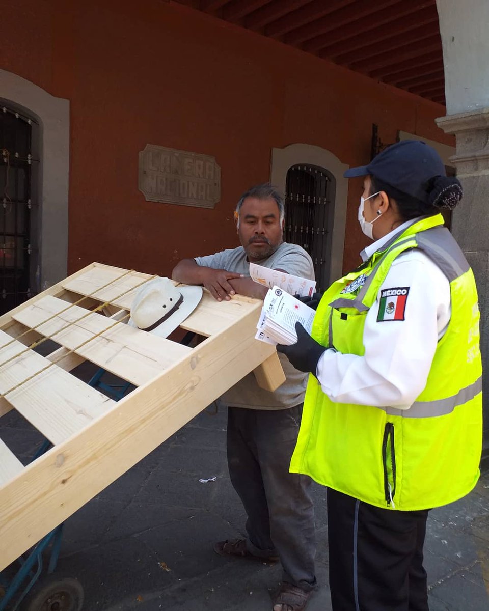 EstatalCaminos's tweet photo. El Área de prevención de accidentes de la Policía Estatal de Caminos y Vialidad de la #SSCTLX, continua acercándose a la población tlaxcalteca, con la Campaña de Prevención COVID-19, en coordinación con #SESA, dando información y medidas de seguridad
#PorUnTlaxcalaSeguro https://t.co/u0cLtnrDaO