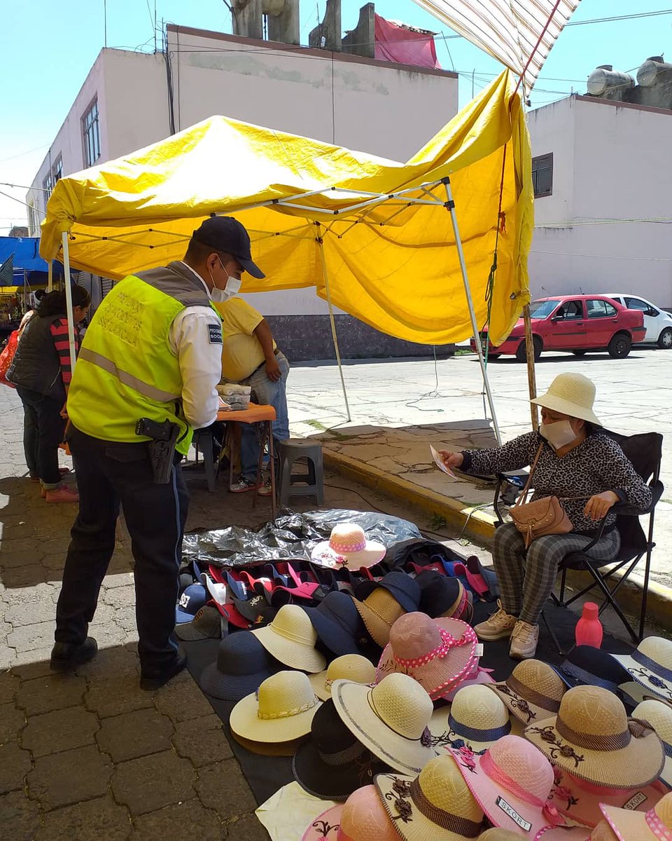 EstatalCaminos's tweet photo. El Área de prevención de accidentes de la Policía Estatal de Caminos y Vialidad de la #SSCTLX, continua acercándose a la población tlaxcalteca, con la Campaña de Prevención COVID-19, en coordinación con #SESA, dando información y medidas de seguridad
#PorUnTlaxcalaSeguro https://t.co/u0cLtnrDaO