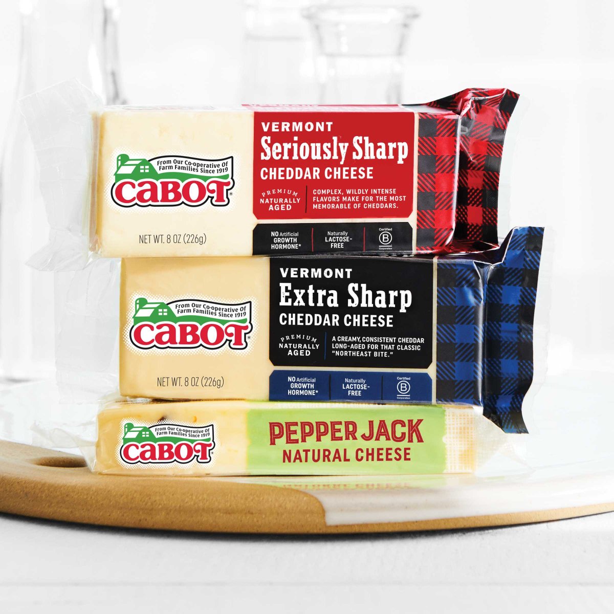VTfarm2plate's tweet photo. #Vermont Jobs: @cabotcheese hiring FT and PT workers in #MiddleburyVT, #MontpelierVT and #CabotVT:
https://t.co/tCB6uMtypq. The work could include manufacturing, packaging, warehousing, quality control, & long-haul driver opportunities. #ThinkVT #ThinkVTJobs #VTFarm2Plate https://t.co/tEfnR1xjo4