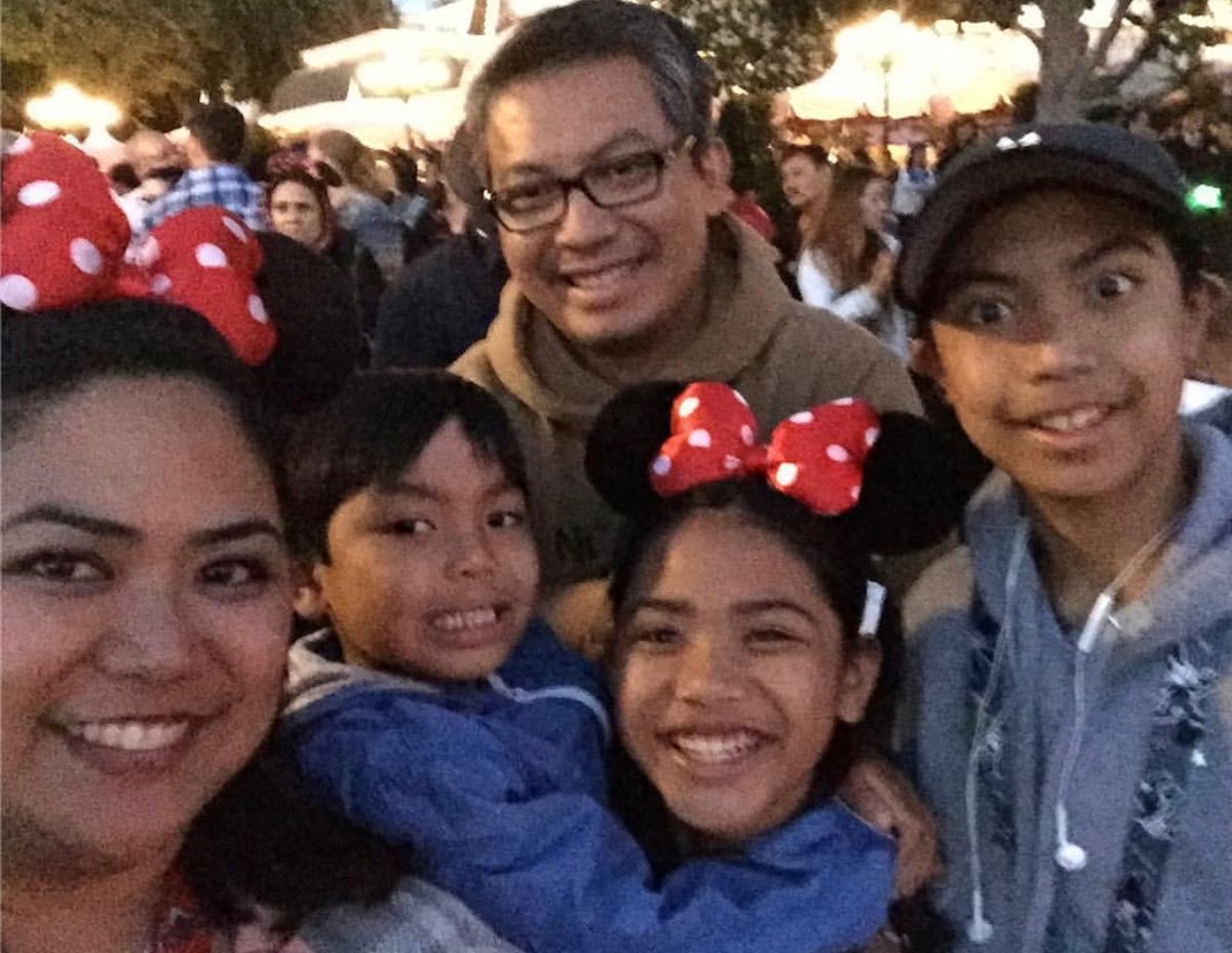 JennCastroWFG's tweet photo. Here’s a little something on your feed to make you #smile! Next to laughter, it’s the best medicine! Who else has some of the best times and memories at #Disneyland? #HappyFriday friends! Have a #blessed weekend! https://t.co/mYpWyQlpvm