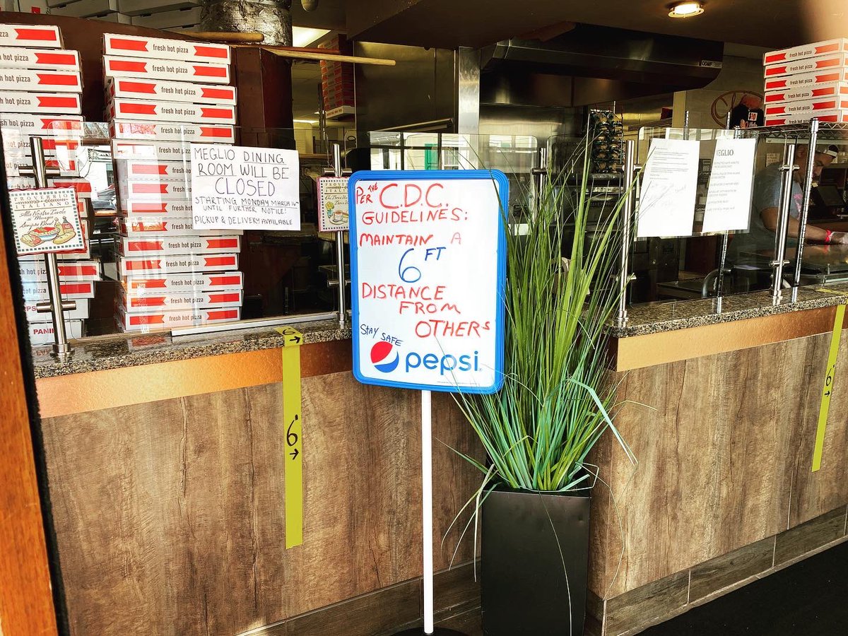 We make it easy to practice social distancing while picking up your order, so that you can shorten the distance between pizza and your mouth