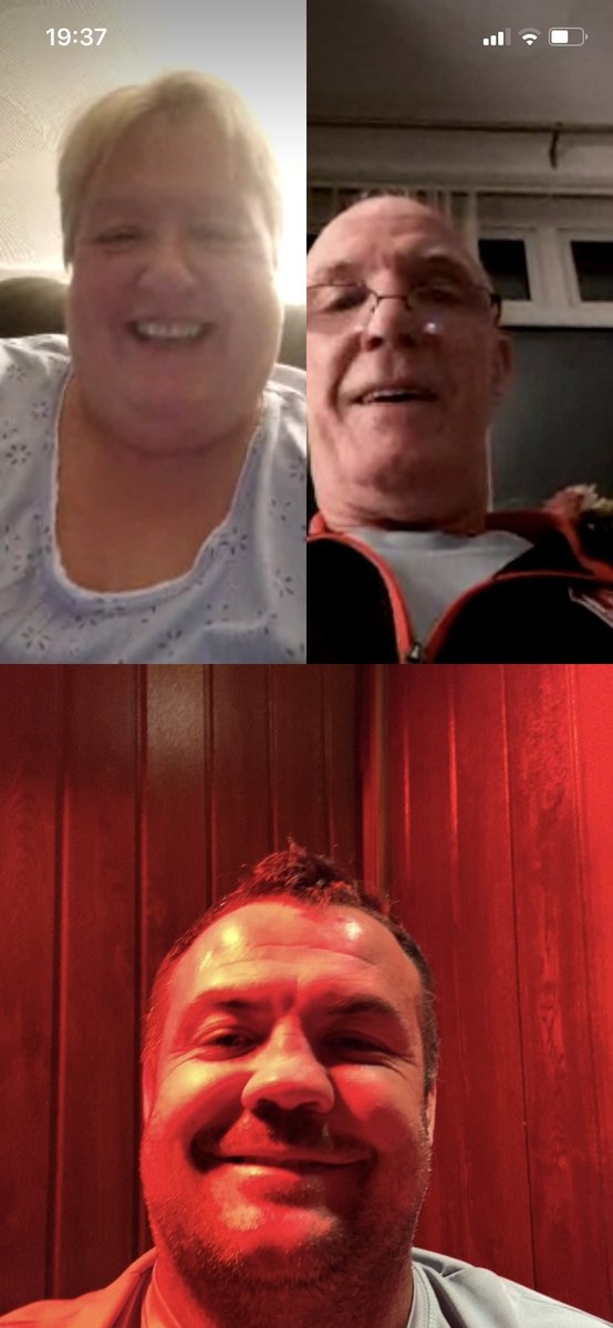 bufferlad1's tweet photo. Getting Billy and @san_woods into the technology #nicechat 🙌🙌🙌 https://t.co/Nk31fR1byJ