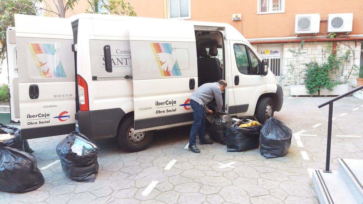 SantEgidioMad's tweet photo. ¡Habéis venido! Así se resume el agradecimiento de las personas #sinhogar que duermen en las calles durante la pandemia del #coronavirus. Les ofrecimos la cena, nuestra amistad y la solidaridad que recibimos de quienes estais apoyando estos días.

#SolidaridadEnlaCuarentena https://t.co/JWLqObpb4z