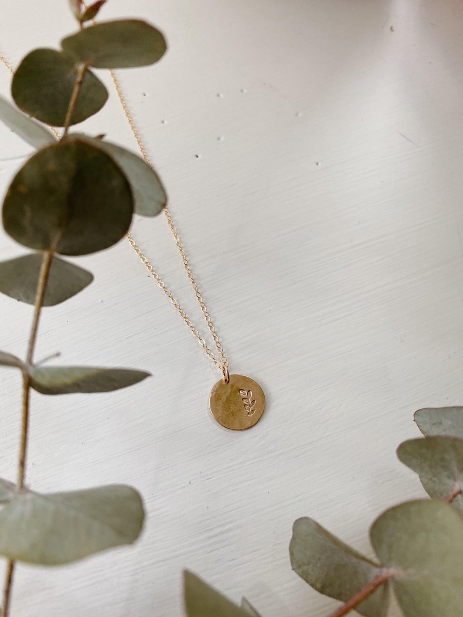 5kCure's tweet photo. Today's prize spotlight is a necklace from “of great value” This piece is an 18-inch chained, 14k Gold Filled “The Branch” disc from the newest collection. It symbolizes the growth and strength. For a chance at this necklace and other prizes, make sure you sign up, link in bio! https://t.co/FyMI9sciiv
