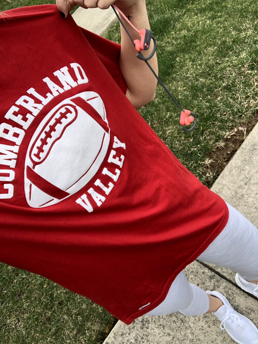 JordanSchweitz3's tweet photo. Beautiful day for an outdoor run in @CVHS_Football gear of course! #virtualCV #cvspiritday https://t.co/6IITLhRLBU