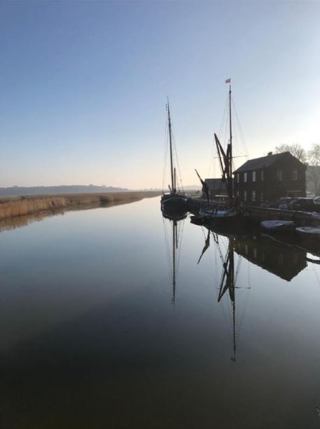 A still frosty morning, high tide, from Snape Bridge <a href="/woodfarmbarges/">Woodfarm Barges</a>. Picture taken in January while tuning @snapemaltings for a recording session, violin/piano duo, with <a href="/SignumRecords/">Signum Classics</a>. #pianotuner #suffolk