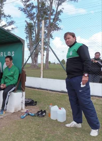 SoloLEFoficial's tweet photo. En una interesante y completa nota hablamos con Néstor Kling, responsable de la reserva del Club Deportivo Unión Progresista de San Carlos Sur. #ligaesperancina #NéstorKling #sololef #Uniónprogresista https://t.co/vXdny86Vlc https://t.co/ytxk45qw5O