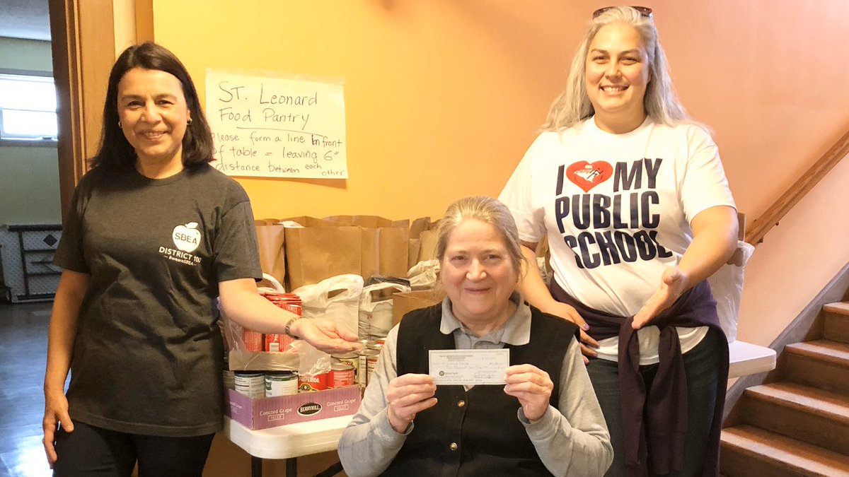 SBerwynEA100's tweet photo. President and Vice President of SBEA, on behalf of the teachers of D100, presented a check for $2,000.00 to the local food pantry at Saint Leonard Church.
#WeAreSBEA #D100Inspires #WeArePiper #TodayHeroes
#IEAStronger @ieanea https://t.co/g250xYsTNf