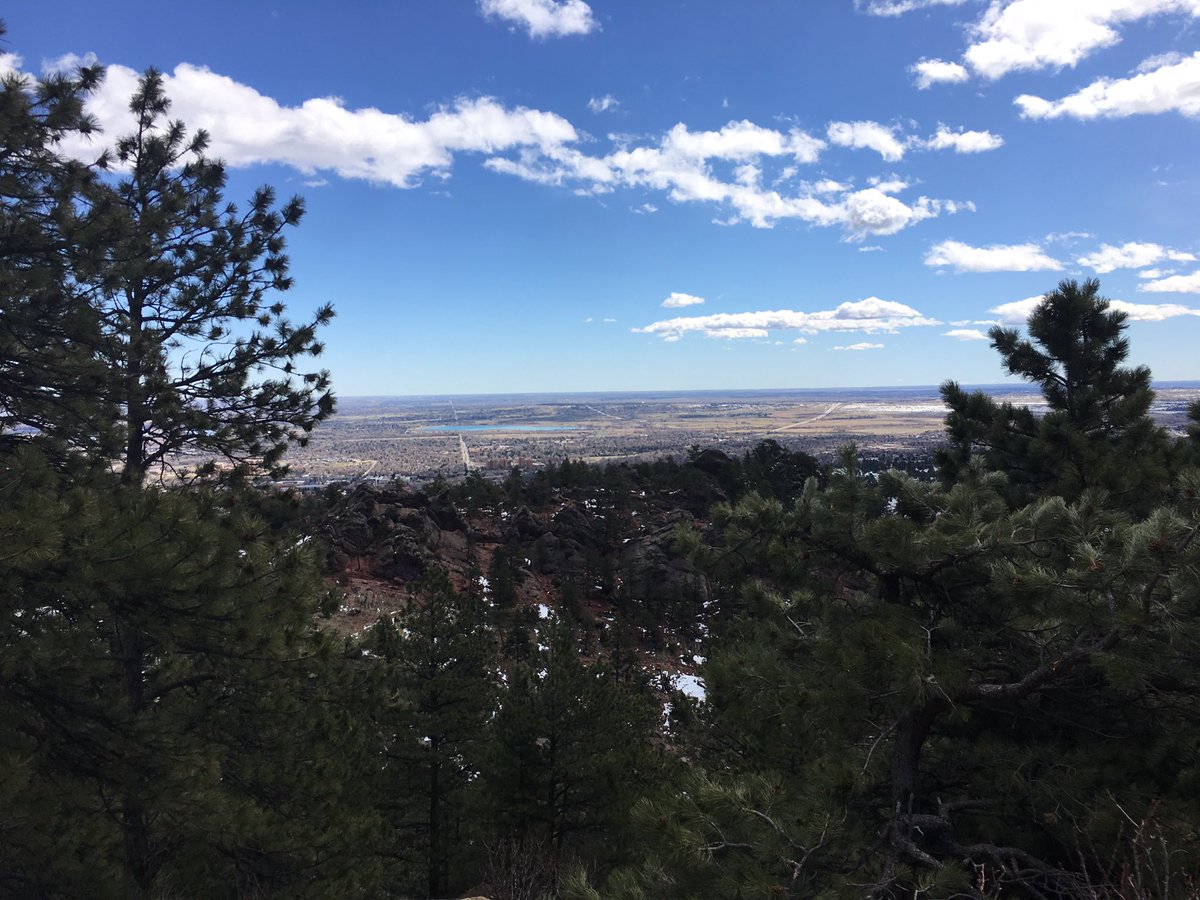 projectfit180's tweet photo. It’s tough to stay healthy both physically and mentally while you’re stuck at home, which is why it’s important to still get outside! (The view’s pretty nice too) https://t.co/2k5HgZLl3K