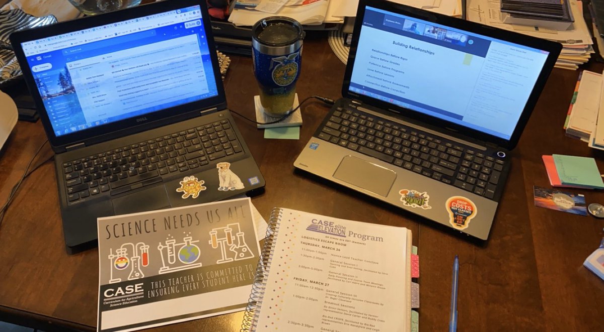 ElmwoodFFA's tweet photo. Mrs. Lawrence has been busy attending a “Digital” Professional Development Conference the last few days with over 100 teachers from all over the US! She may have missed out on some spirit day attire but has enhanced her technology skills that were very much lacking! #CASEinaBOX https://t.co/iN63FsktSJ