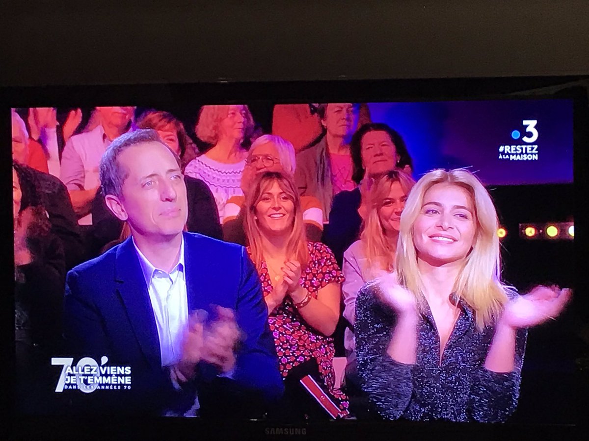 Site_Off_JZ's tweet photo. On est à la maison devant @France3tv #avjt Allez viens je t’emmène avec @juliezenattioff @gadelmaleh @TomLeebOfficial et @LauryThilleman 🎶📺❤️🙏 Vous aussi hein ?!? https://t.co/rYkfiGd7Xb