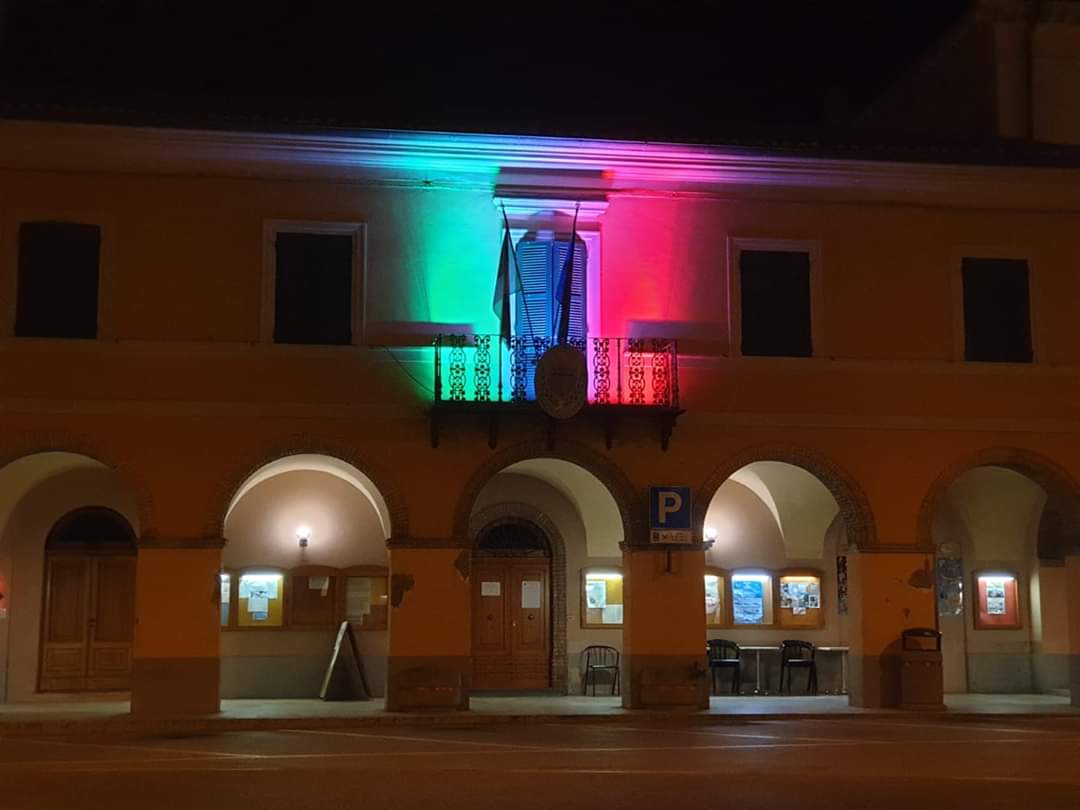 promuovi_AMO's tweet photo. Il #tricolore 🇮🇹 illumina paesi città della provincia di #PesaroUrbino 👏
@filosorcinelli @SLorenzoinCampo @MondavioTurismo @ZenobiMirco https://t.co/duxXW0mbax
