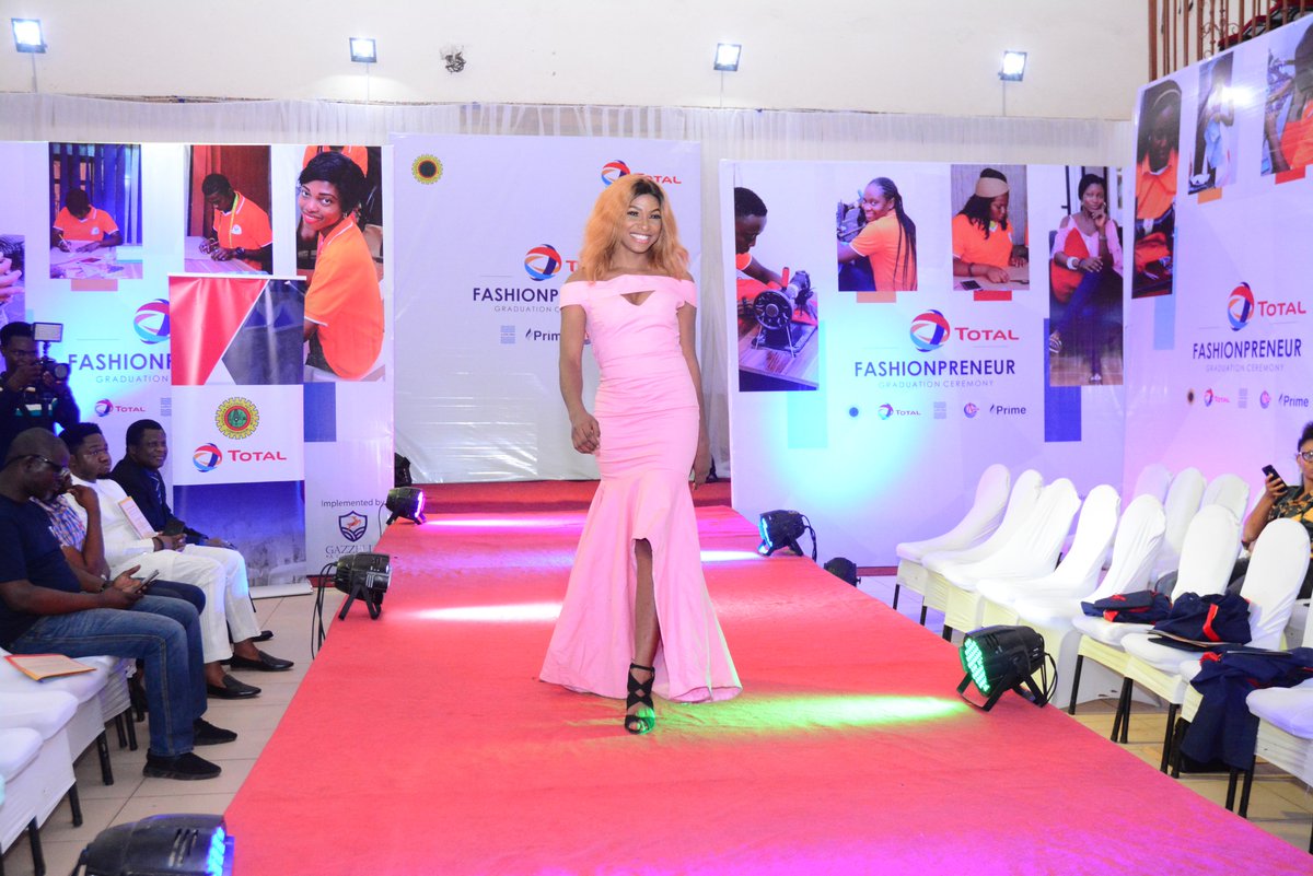 Gazzelle_A's tweet photo. Amazing #Runway during the closing of FashionPreneur sponsored by @TOTALNigeria with support from NNPC, Sapetro, CNOOC, and Prime. Click the link here for more images:  https://t.co/OFwmhr9431 

@startupdoctortv @munaonuzo @Total #TotalCSR #Asaba #fashion #GazzelleSocialSolutions https://t.co/gMibSBl5YT