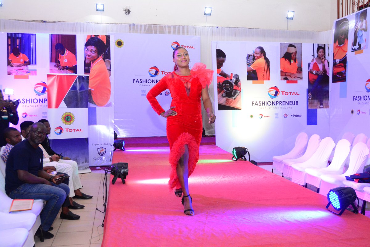 Gazzelle_A's tweet photo. Amazing #Runway during the closing of FashionPreneur sponsored by @TOTALNigeria with support from NNPC, Sapetro, CNOOC, and Prime. Click the link here for more images:  https://t.co/OFwmhr9431 

@startupdoctortv @munaonuzo @Total #TotalCSR #Asaba #fashion #GazzelleSocialSolutions https://t.co/gMibSBl5YT