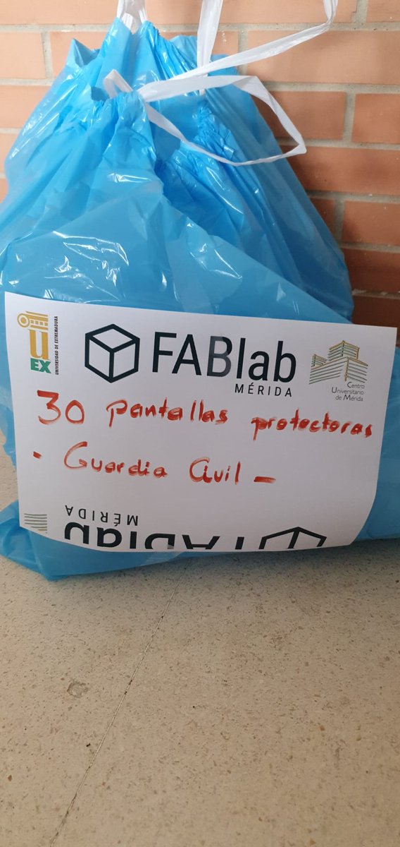 CUMe_UEx's tweet photo. Esta semana hemos puesto a disposición del sistema sanitario el material de nuestros laboratorios de enfermería y hemos fabricado más de 500 viseras protectoras que esperemos que ayuden a los profesionales que nos cuidan en estos momentos difíciles #EsteVirusLoParamosUnidos https://t.co/xYlS13pbpY
