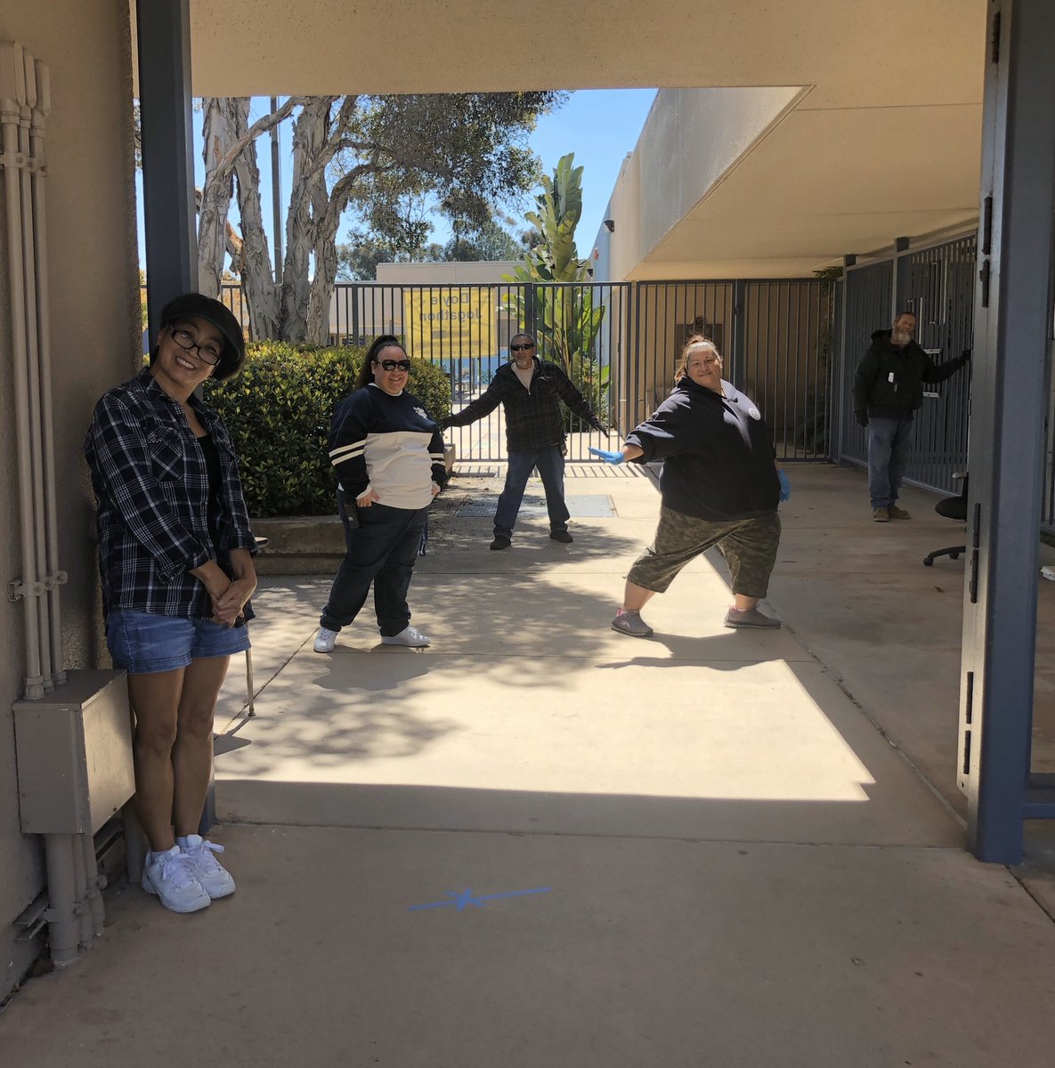 DoylePTA's tweet photo. Teachers were allowed just 20 minutes to get whatever they needed from their classrooms today. Thankful for our teachers and Doyle staff always! Everyone was very careful to stay 6ft apart! #socialdistancingbutstilllearning https://t.co/ZnMS1aV4OX