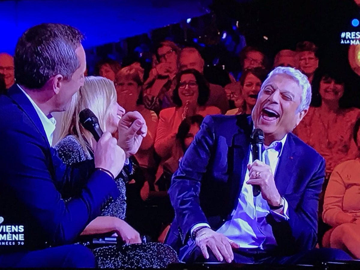 AdeleenK's tweet photo. Tu as du kiffer cet enregistrement @juliezenattioff 🎶📺✨ Bonne ambiance non ? 🤣 #avjt https://t.co/rzIaU5n9zr