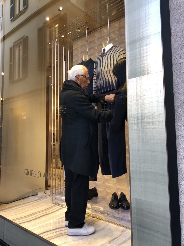 FTiriolo's tweet photo. Oggi questo Signore sistemava un manichino in via Montenapoleone, in una Milano deserta per #coronavirus, con la passione, la classe, l’umiltà di sempre, un uomo che tutto il mondo ci invidia. E con un❤️grandissimo.. #Armani mito vivente.. https://t.co/XIe7DDMIZ2