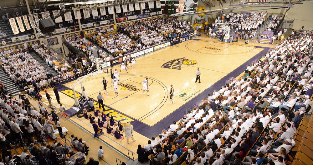 COMMITTED💜💛 <a href="/balldawgs/">BALL DAWGS</a> @WIU_MensHoops <a href="/CoachRobJeter/">Rob Jeter</a>